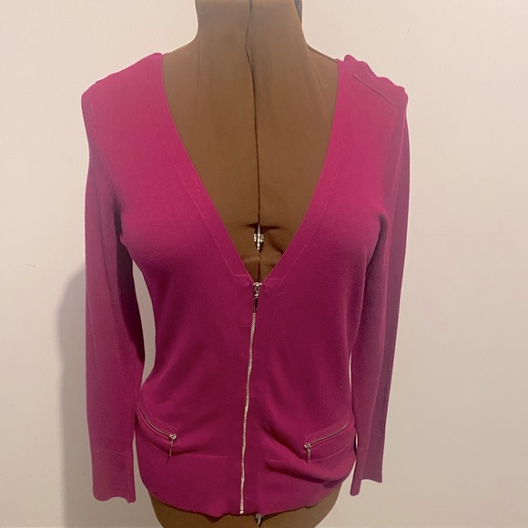 🩷REITMANS🩷Plum V-neck Zipper cardigan in medium. Zipper pockets on the front. - Picture 5 of 11